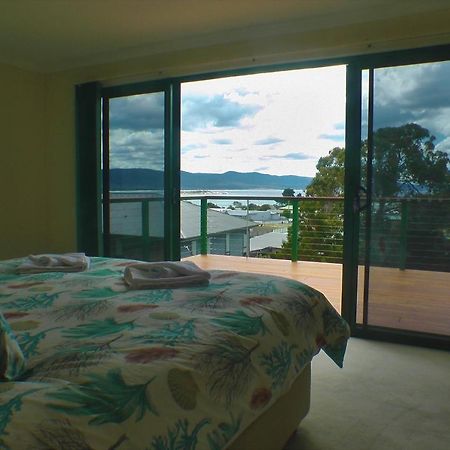 'The Lookout' At 27 Fraser Street Bicheno Exterior photo